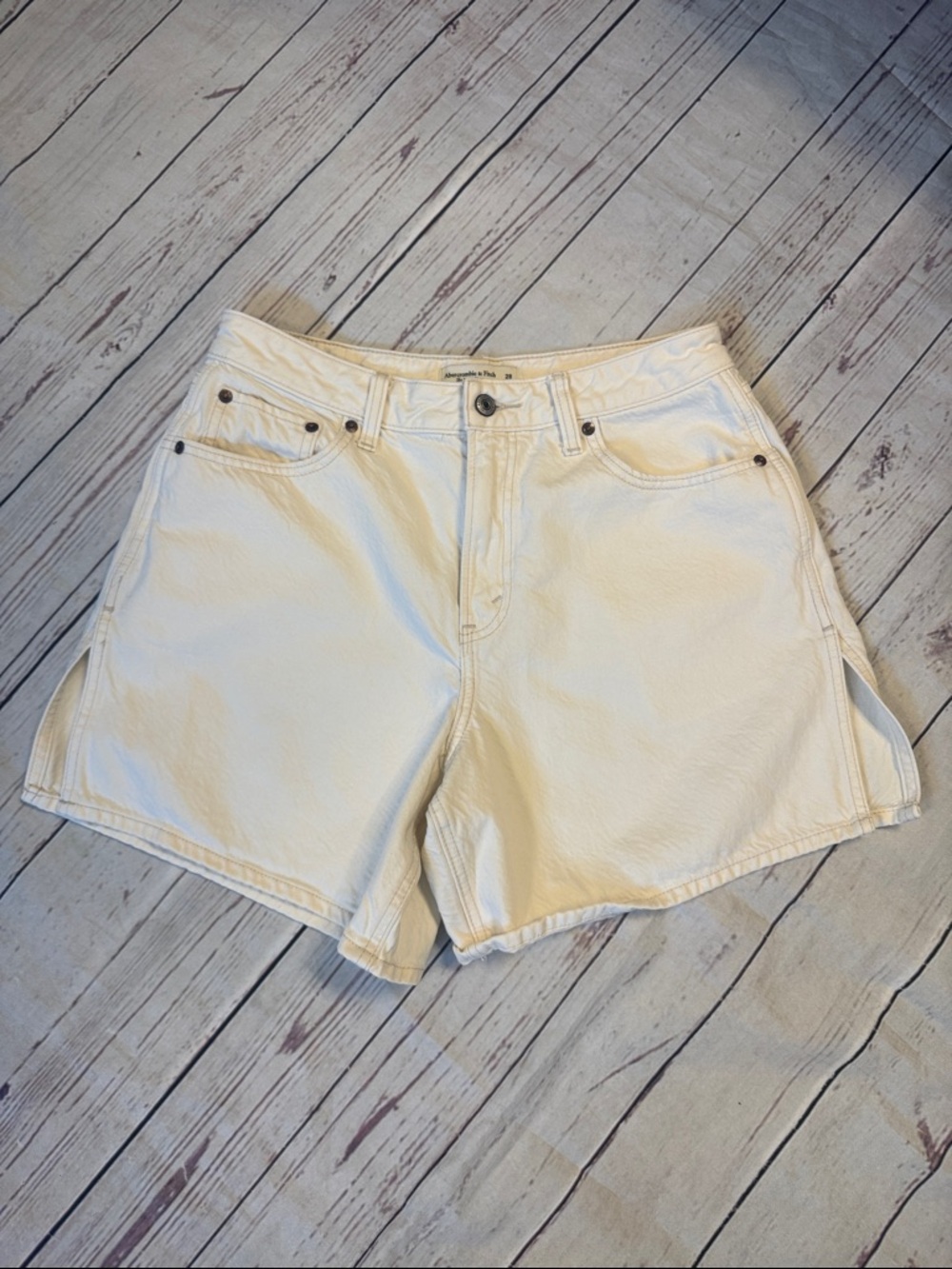 Abercrombie & Fitch The Loose Short High Rise Size 28